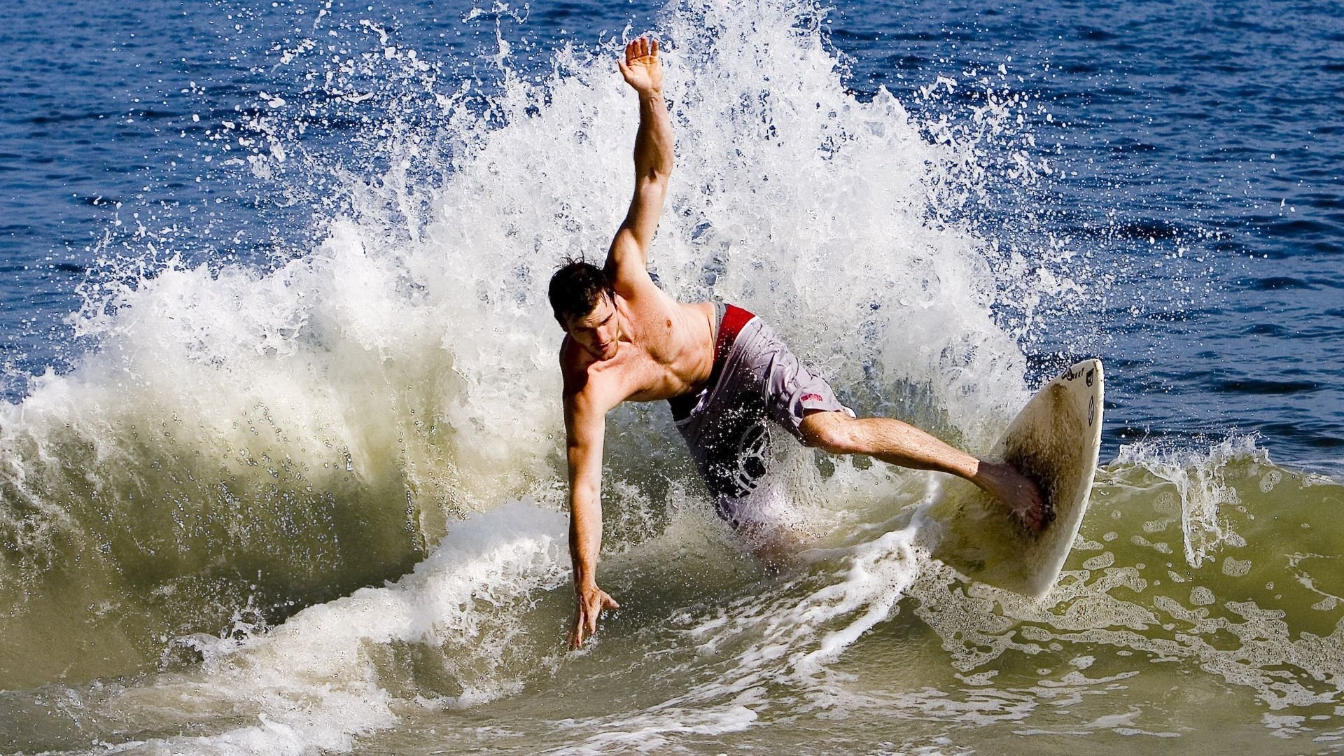 开云官网-恩波利中场调度精准分配进攻资源，恩波利 里奇