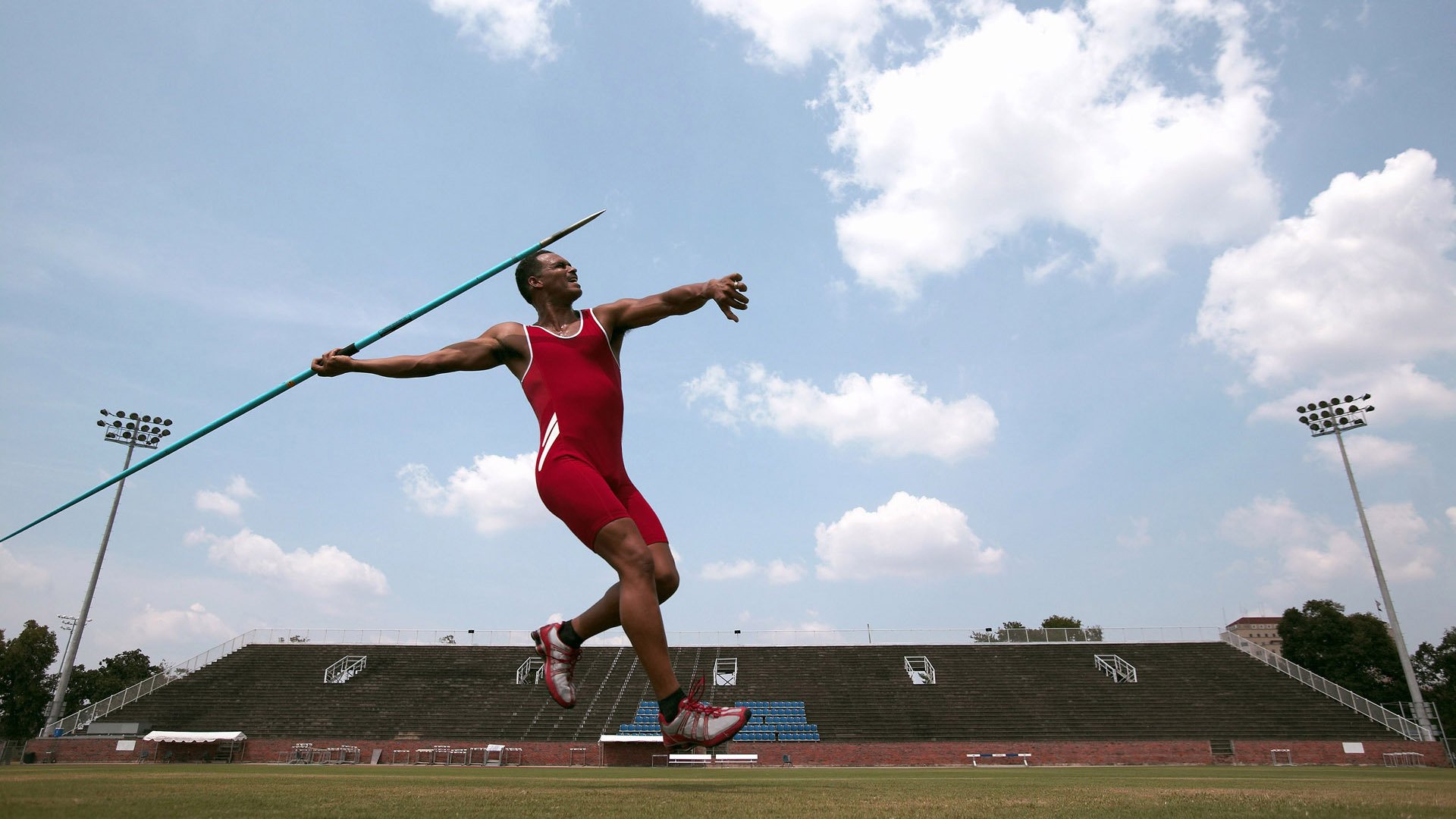 杨瀚森在训练中专注细节赢得教练称赞,杨瀚森 篮球
