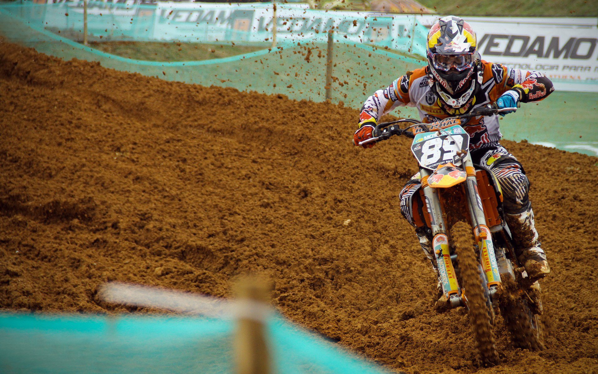 开云·体育官网APP下载-英超终极较量：冠军悬念持续升温，英超争冠